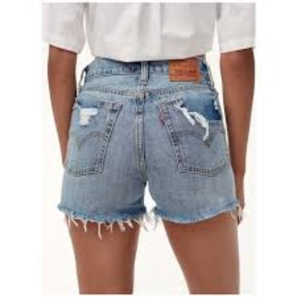 Levi’s iconic “the wedgie” shorts - Picture 2 of 8